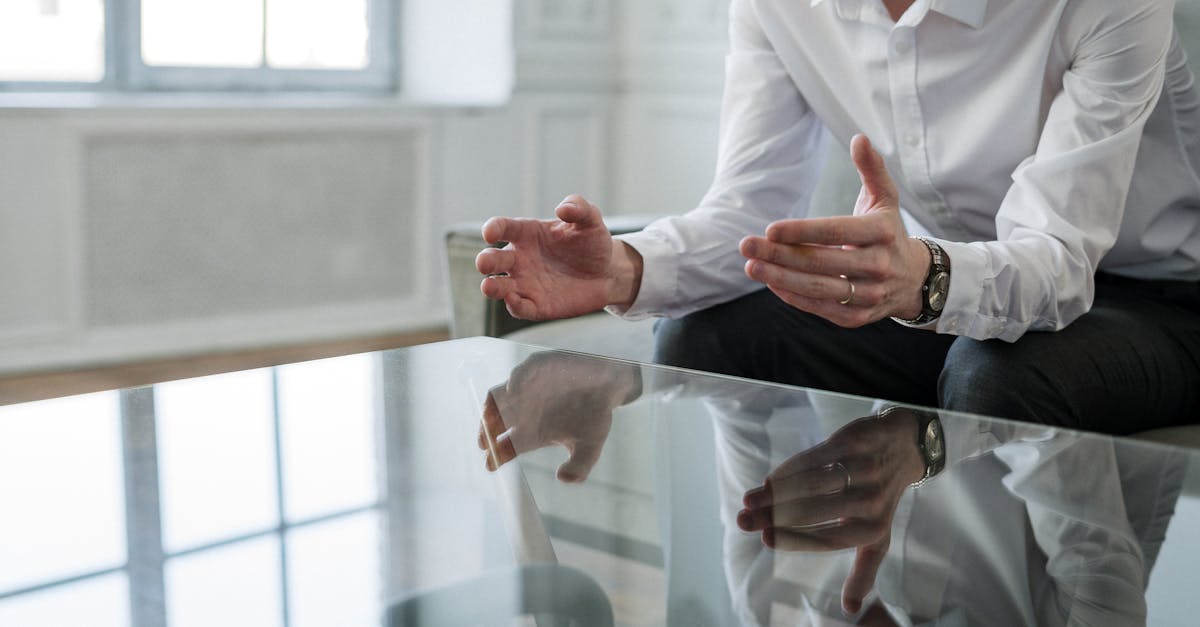 如何根据玩家反馈来改进游戏的安全性？